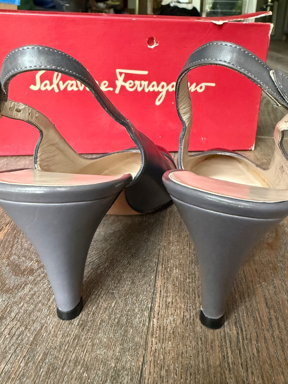 Vintage Ferragamo Slingbacks - Sz 8 EUC Black + Gray New Heel Caps + Sole Grips - Picture 6 of 11
